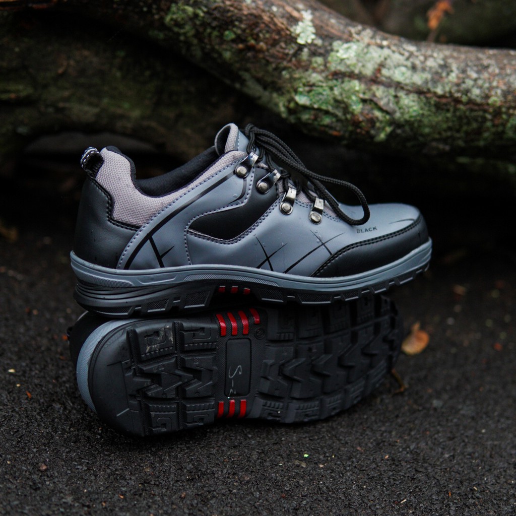 Sepatu Gunung Haiking Pria Black Force Abu Low Boots Safety Ujung Besi Outdoor Tracking Kerja Shoes