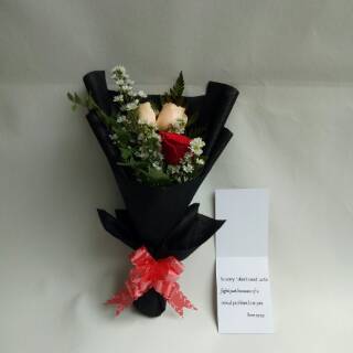 Buket bunga  wisuda bunga  mawar  asli  Shopee Indonesia