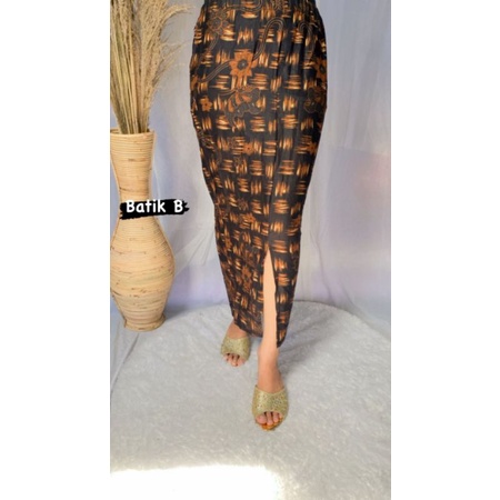 KAMEN JADI BATIK PRAMUGARI/ KAMEN JADI BELAH TENGAH