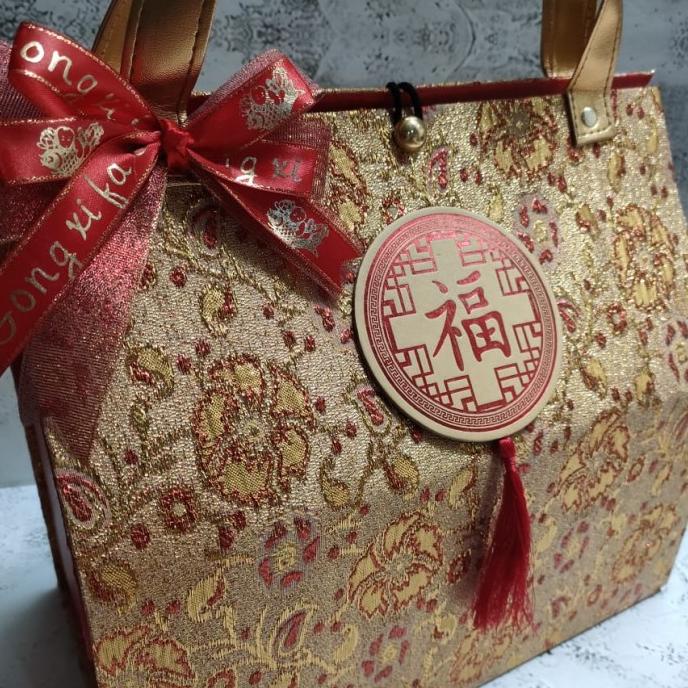 

Hampers Imlek / Cny Model Tas Gold Sb .