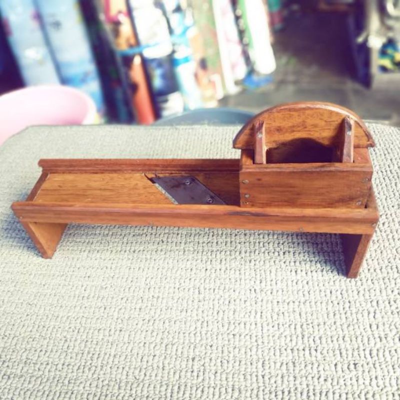 pengiris bawang kayu ulin