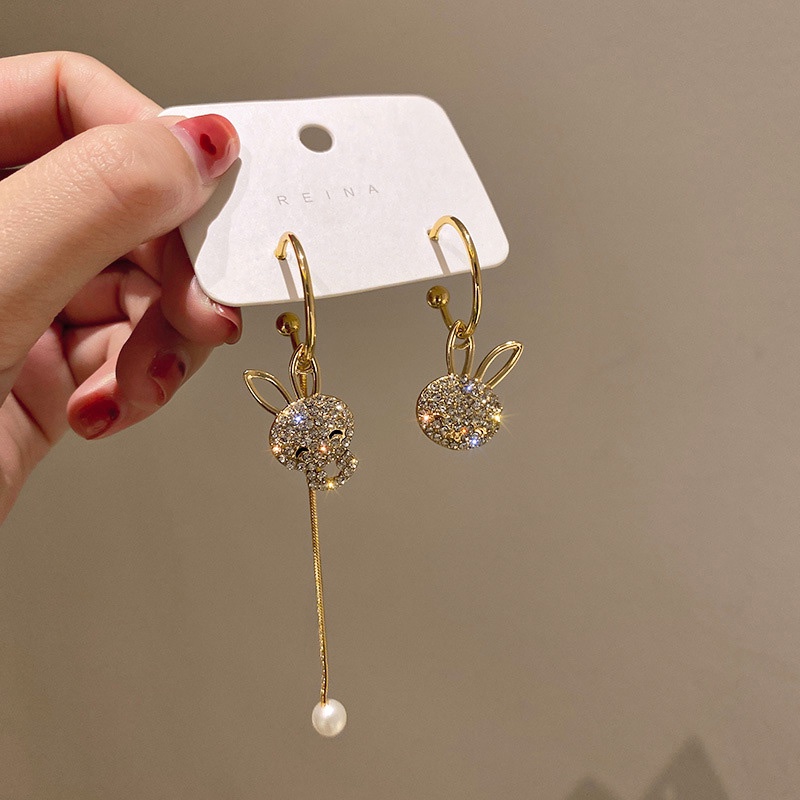 Anting Tusuk Gantung Asimetris Bahan Sterling Silver 925 Desain Kelinci Hias Mutiara + Berlian Untuk Wanita