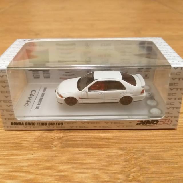 Diecast Miniatur Inno64 Inno Models Honda Civic Ferio Sir EG9 Sedan White