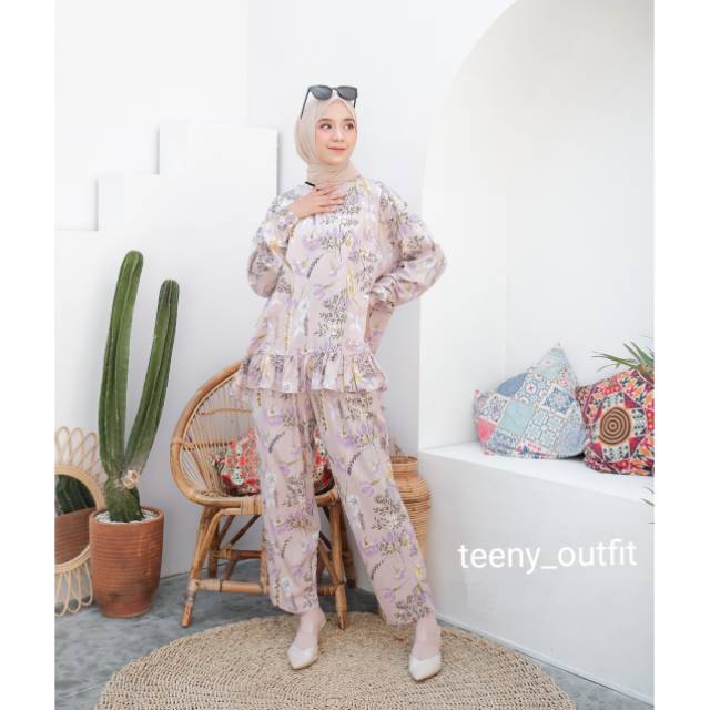 SET AMIKA - SETELAN WANITA