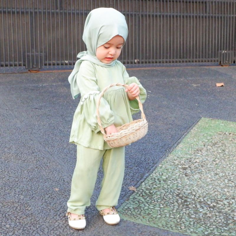 pilih warna Setelan Anak Perempaun Rayon Premium LILIANA Pompom Polos Setelan Anak Perempuan 1-4 Tahun by Beuzee