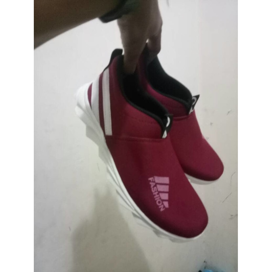 Sepatu Wanita Pria Sneaker Slip On Fashion Sekolah Jalan Polos Model Tanpa Tali Sol Gerigi