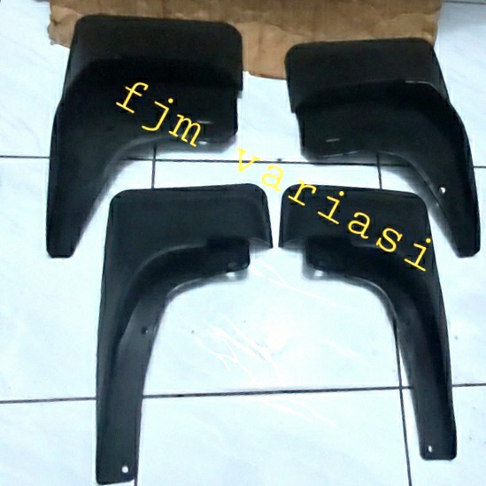 MUD GUARD KARPET LUMPUR INNOVA 2005-2015