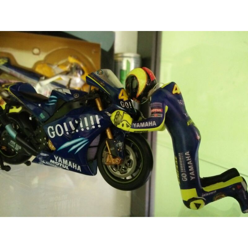 figur handmade skala 1/18 rossi 46 WORLD CHAMPION 2004