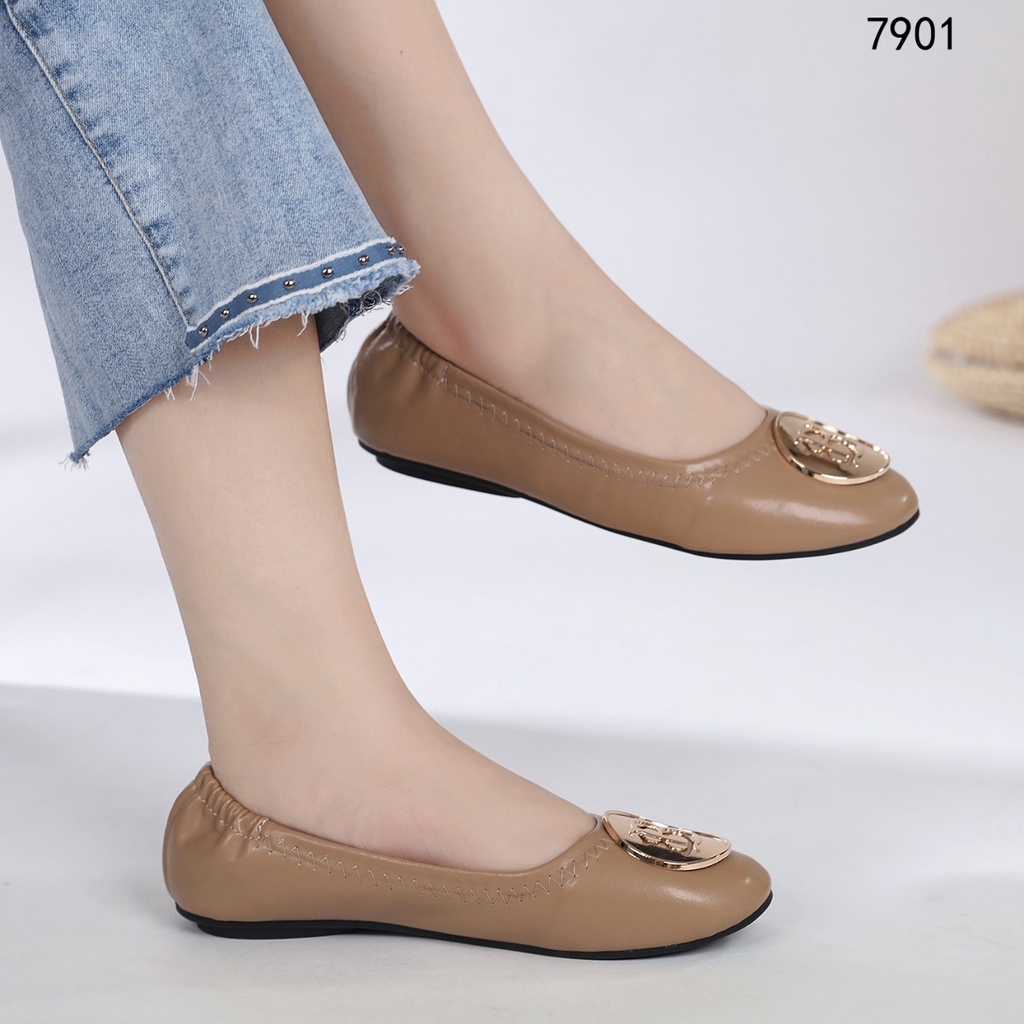 B-Logo Ballerinas Leather Flat Shoes 7901