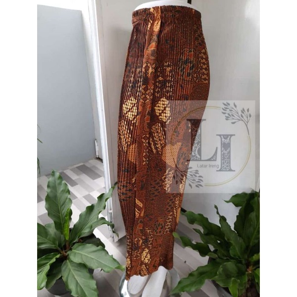 Rok jarik wiron plisket batik sekarjagad