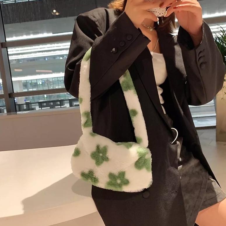 fluffy daisy bag