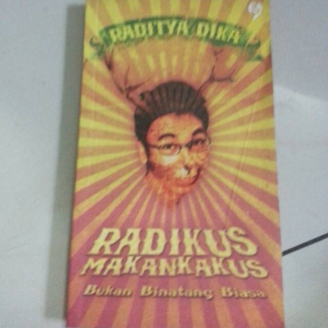 Buku novel raditya dika radikus makankakus