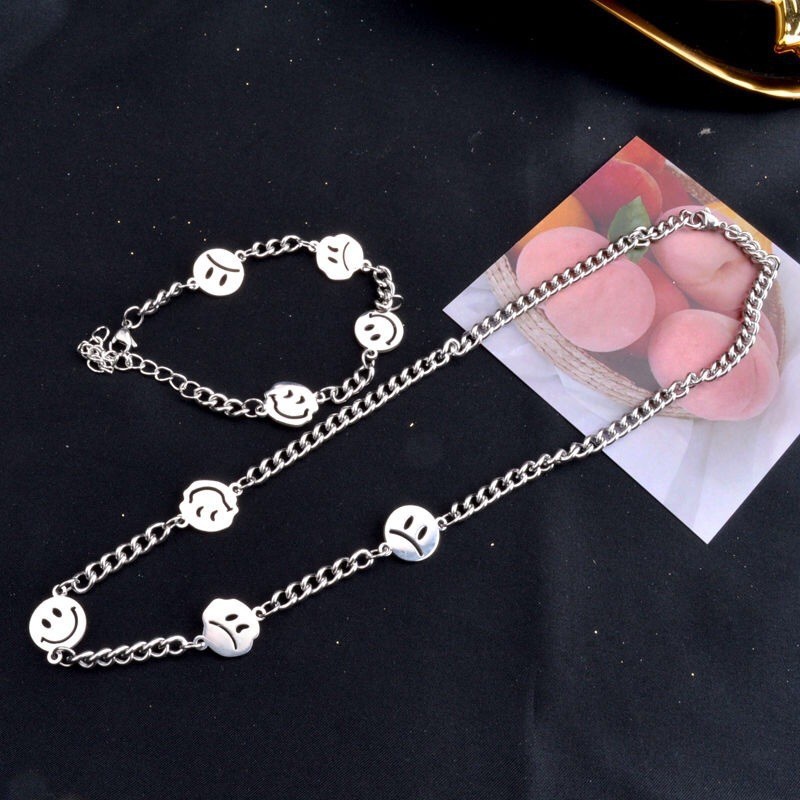 Tiktok kalung sederhana stainless steel Smiley kalung pria dan wanita jalan yang sama hip-hop titani