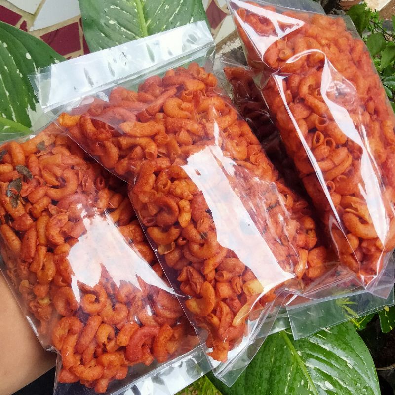 

cemilan makaroni pedas daun jeruk 250gr