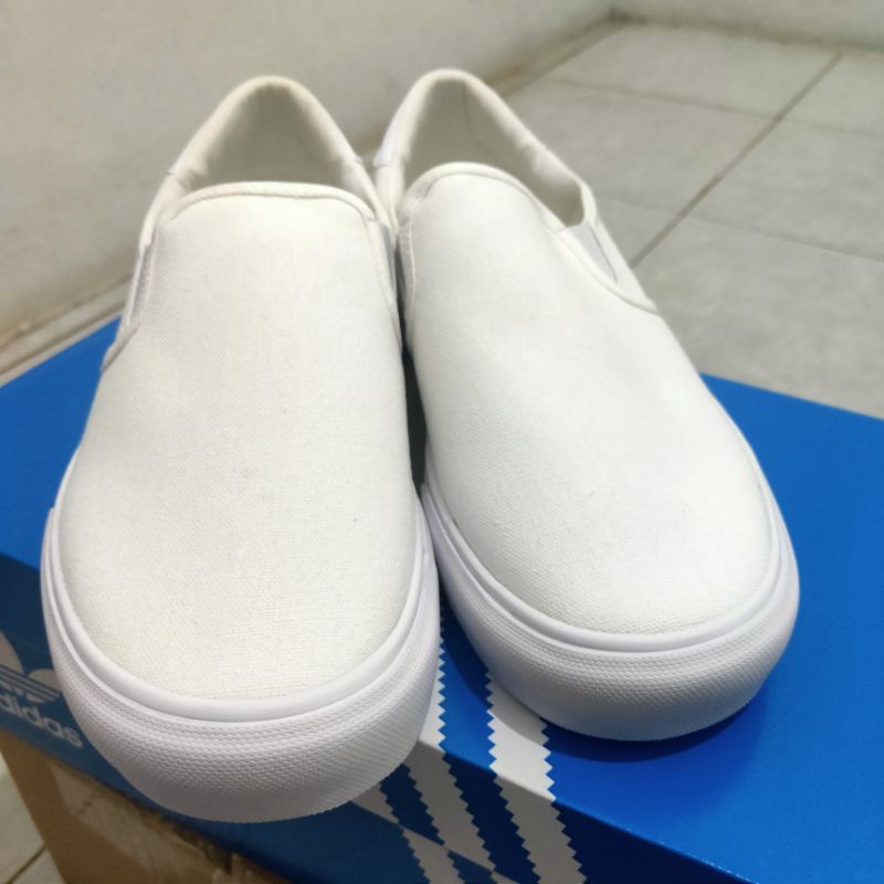 BNIB Sepatu Adidas ORIGINALS Slip On Court Rallye Unisex