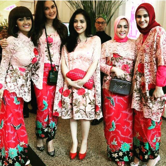 KAIN BRUKAT KEBAYA NAGITA SLAVIANI BROKAT NAGITA KAIN BRUKAT KEBAYA NAGITA SLAVIANI BROKAT NAGITA