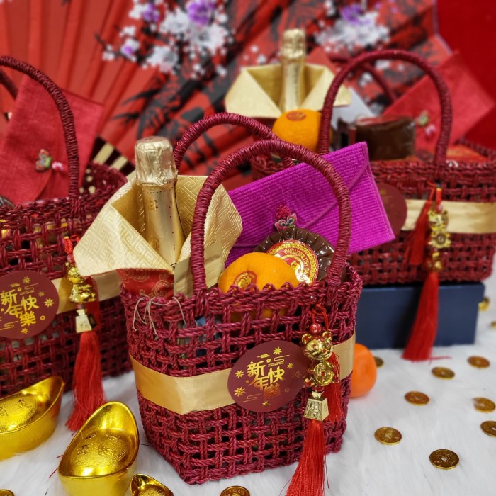 

Paket box dekorasi sakura hampers imlek cny parcel kado kue kering 105 - Pket L...