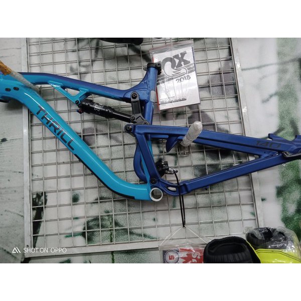 frame thrill ricochet T140