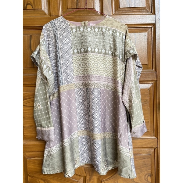 Preloved kinali top ria miranda