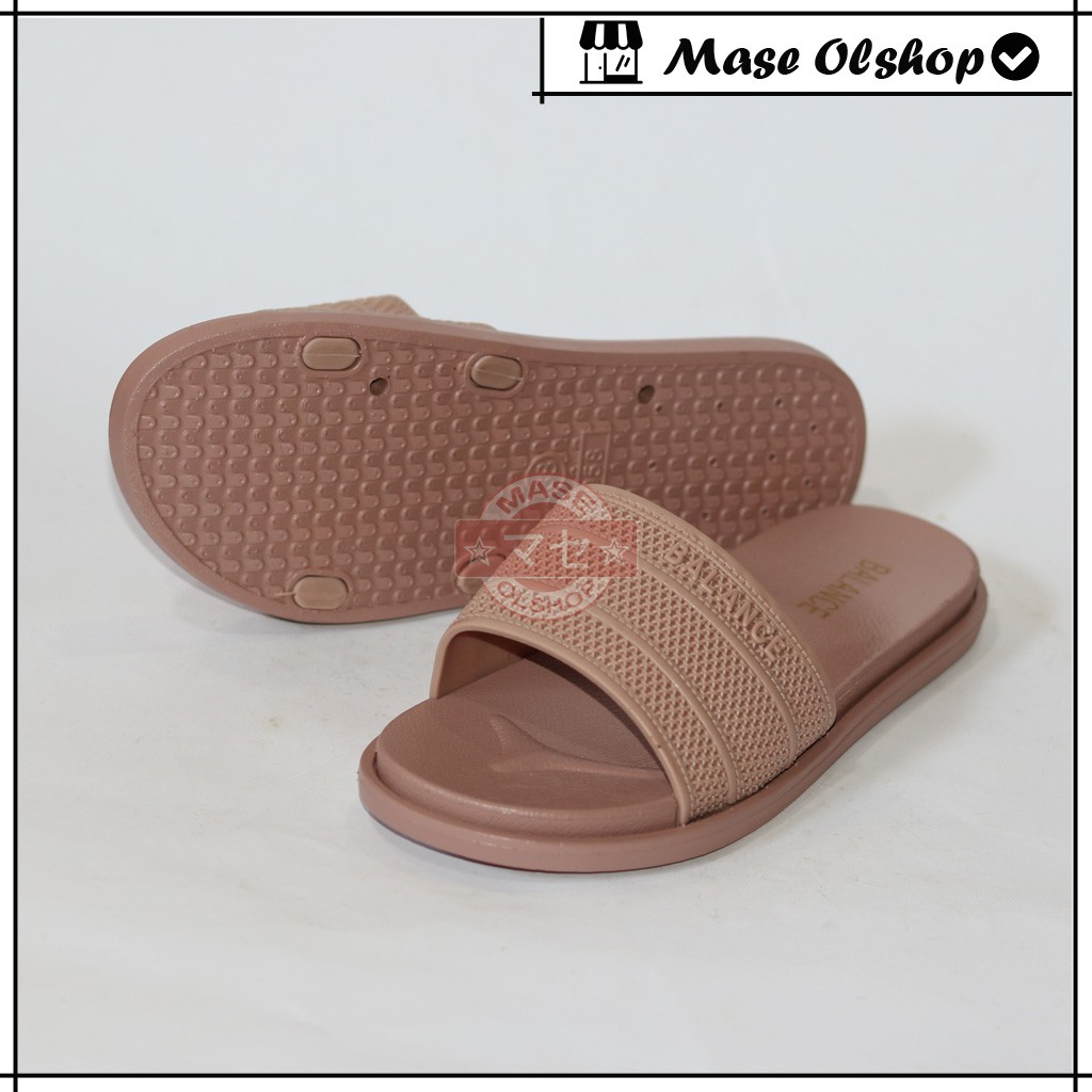 Sandal Slop Wanita Balance 958