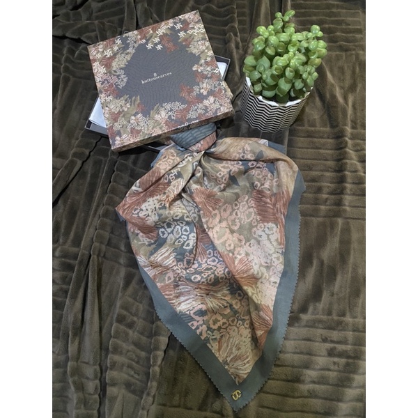 Buttonscarves Les Amities Pine (preloved)