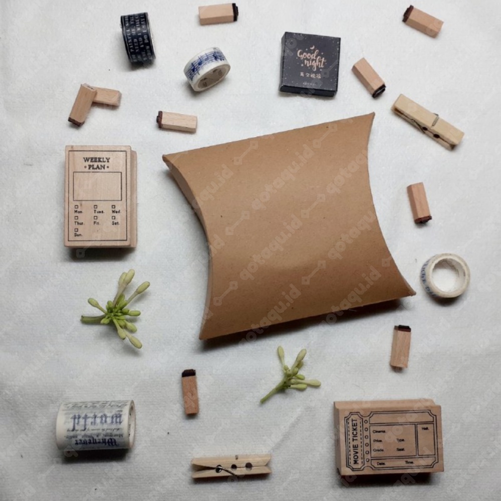 

FREE STIKER QOTAQU Pillow Box | Kotak Packaging | Kotak Kado | Hampers Box 15,3 x 11,5 x 3,5 cm