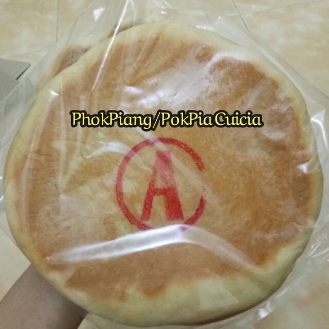 

Kue bulan phokpiang/sia si piang/Pok Pia merk A khas Pontianak