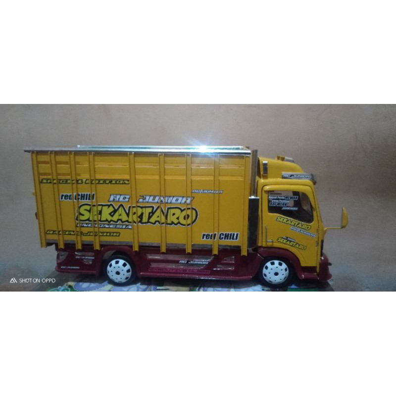 miniatur truk oleng sekala 16 full spek kabin jungkit