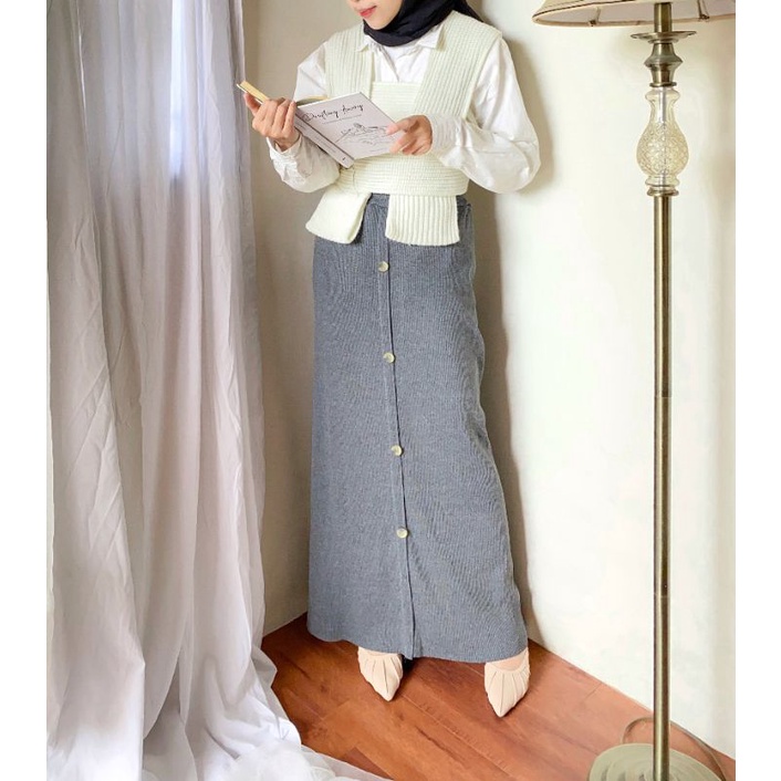 Gia Button Rajut Skirt