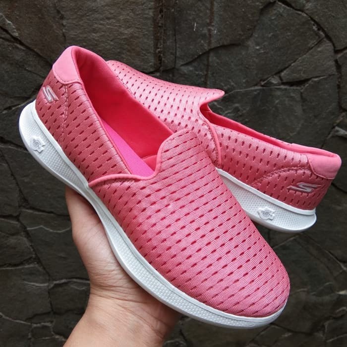 SEPATU SKECHERS WANITA / SKECHERS ORIGINAL / SKECHERS GOSTEP LITE - ME DISKON GEDE