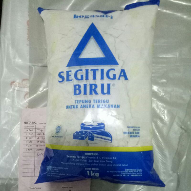 

tepung terigu segitiga biru 1kg