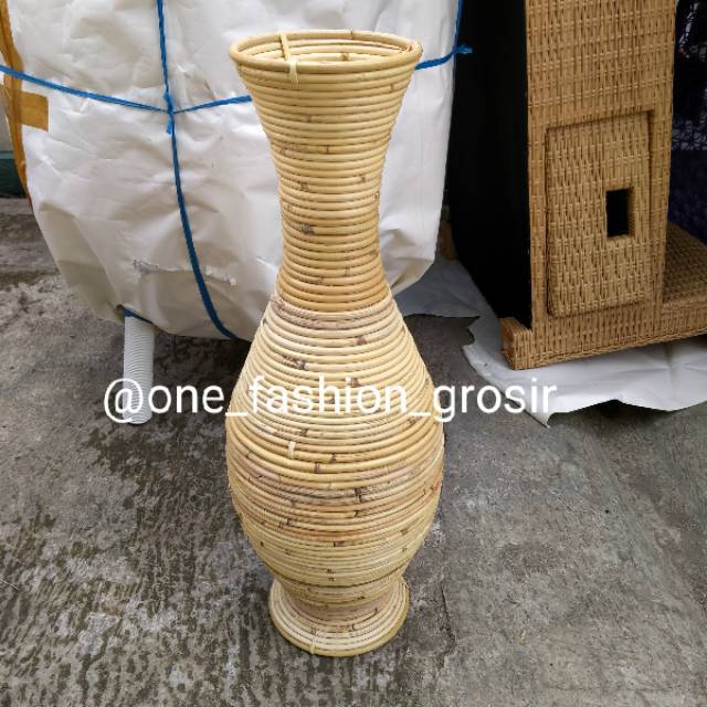 Guci Rotan / Vas bunga Rotan Tinggi 70cm