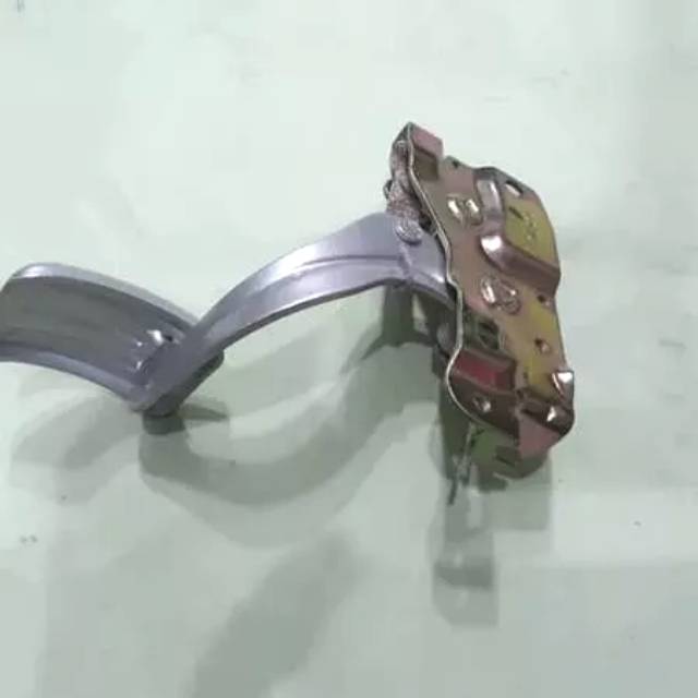 Pedal Gas Futura T120ss untuk mobil futura colt t120ss