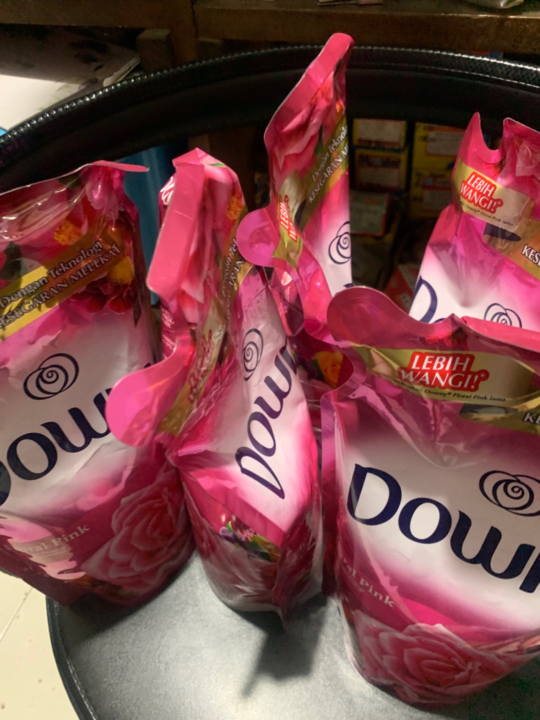 Downy Floral Pink 720ml Pewangi Dan Pelembut Pakaian 720 Ml