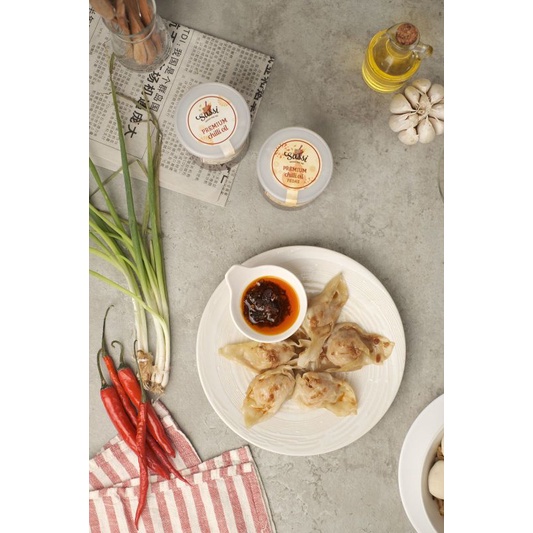 

Sambal Sassi - CHILI OIL Premium Chili Oil Pedas (Sambal Minyak dengan Minyak Kanola)