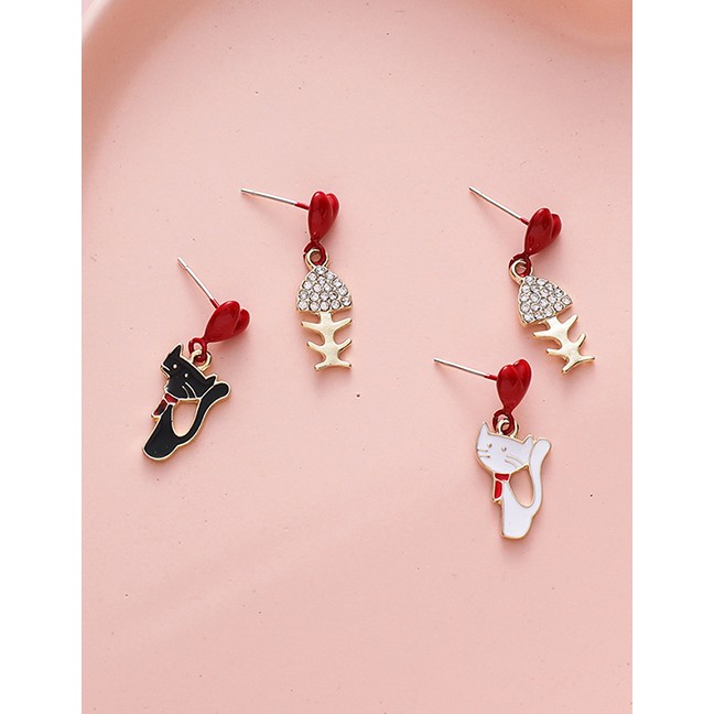 LRC Anting Tusuk Fashion Asymmetric Small Fish Cat Dripping Oil Alloy Earrings P01755