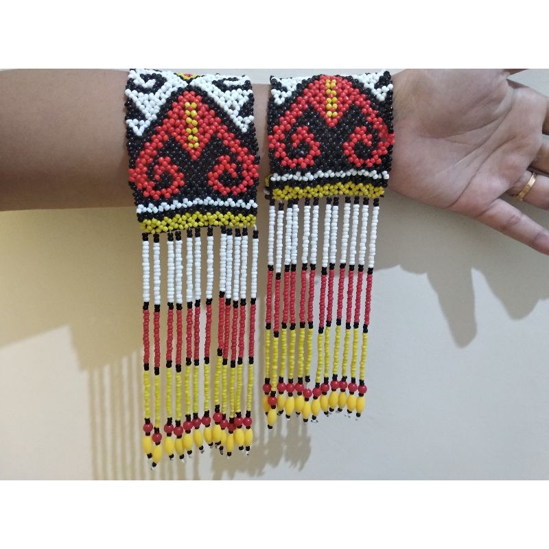 gelang manik manik rumbai hiasan tangan tari dayak aksesoris adat dayak gelang lebar gelang dayak ge