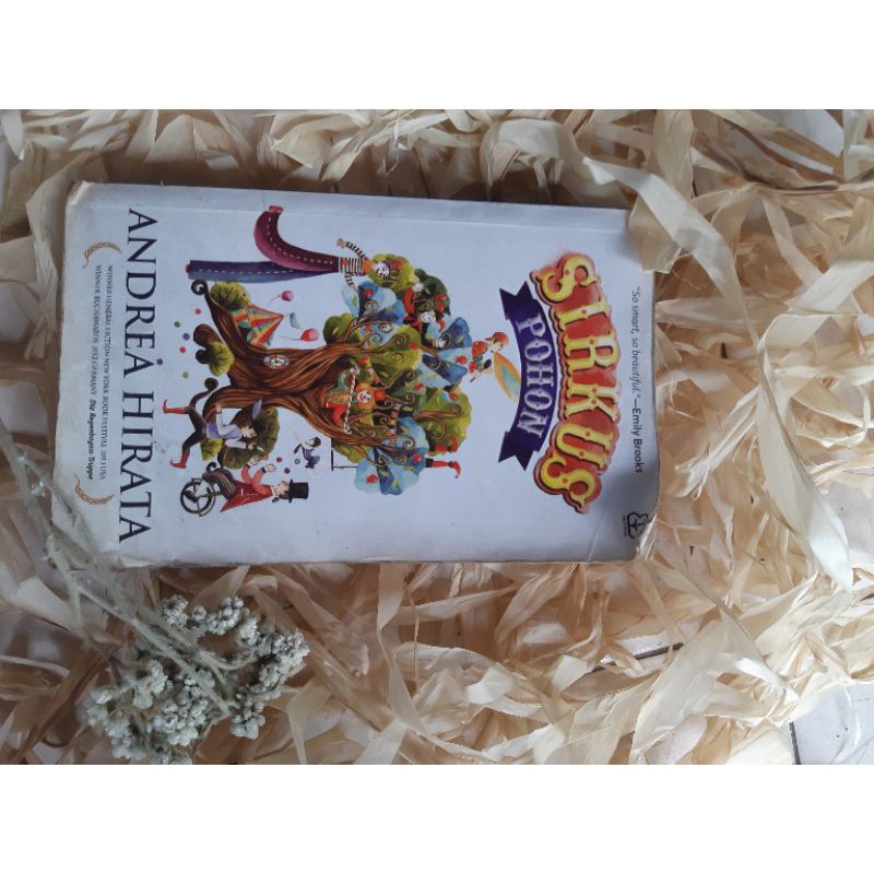 Novel "SIRKUS POHON"