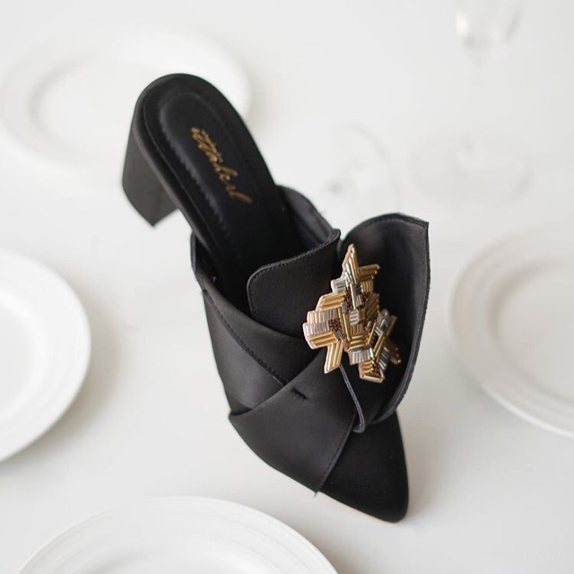 

Ittaherl Kirra Blockheel Ink 39 (tanpa clip)