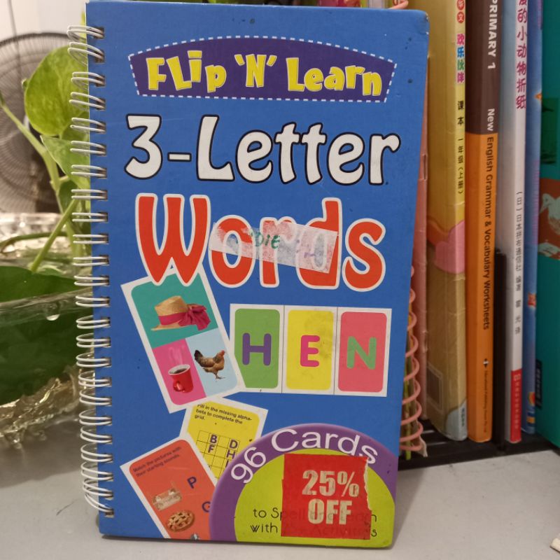 (PL English Book) Buku Flip n Learn  / 3 letter words
