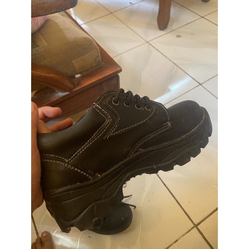 sepatu safety wanita ukuran 35