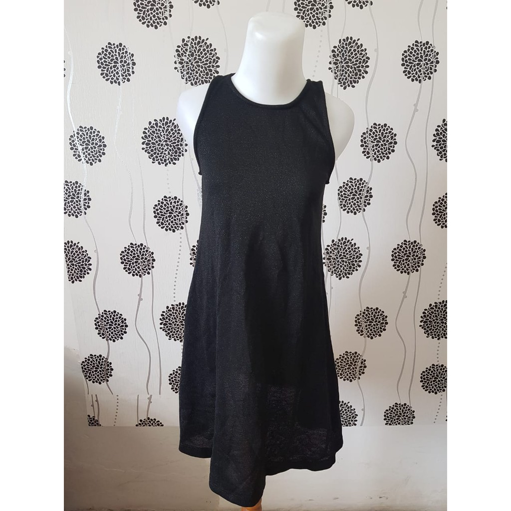 Dress Wanita Stradivarius Hitam Polos Tanpa Lengan Preloved Murah