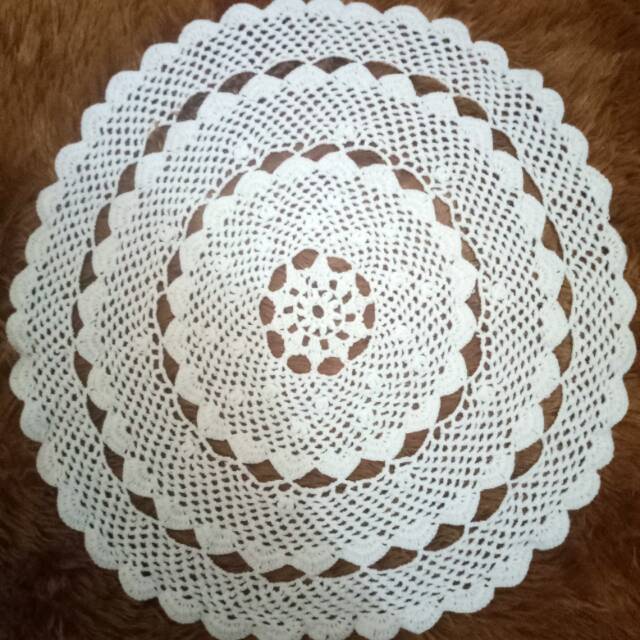 Taplak meja bundar rajut