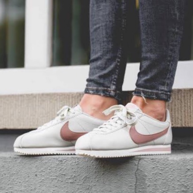 nike classic cortez particle pink