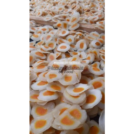

Kerupuk telur asin