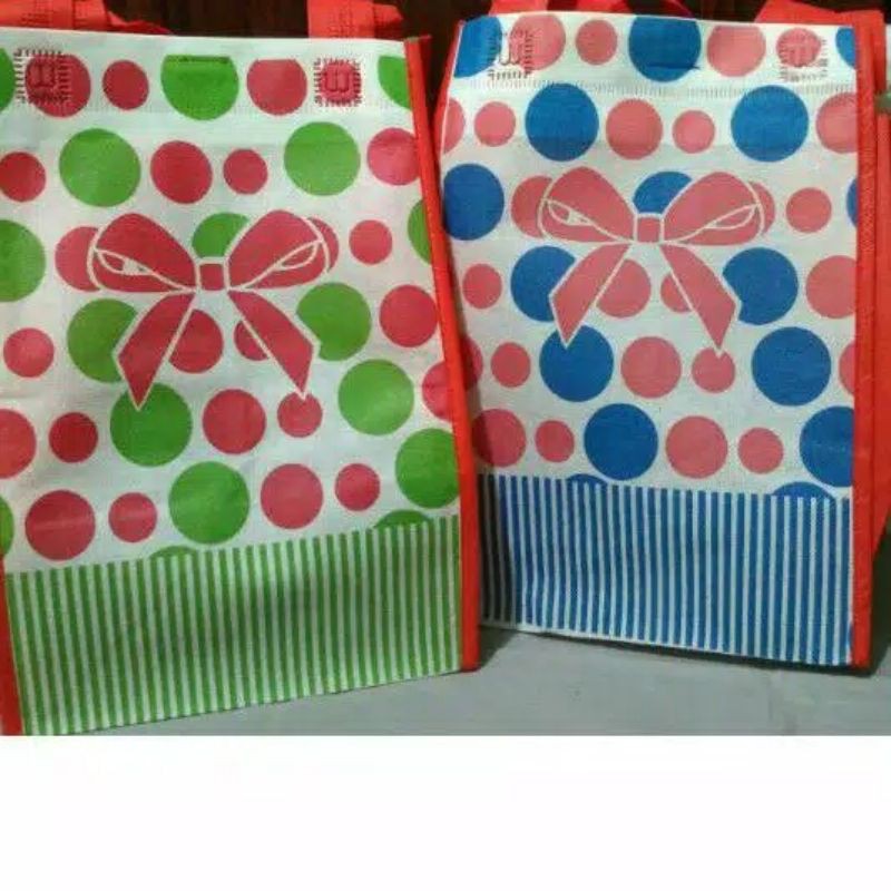 Goodie bag / Tas Kain / Tas Spunbond / Tote Bag / Tas Ultah Uk. 18x18x25-4