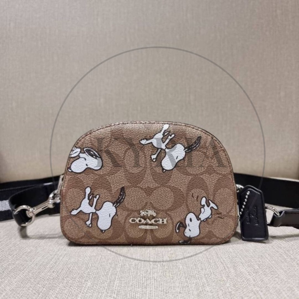 TAS WANITA SELEMPANG PEANUTS MINI SERENA CROSSBODY IN SIGNATURE WITH SNOOPY 4590