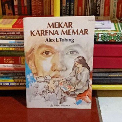 Buku Novel Original Mekar Karena Memar