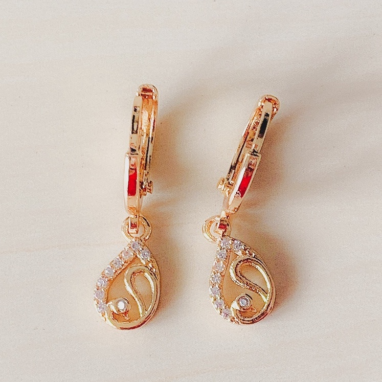 Anting Wanita / Giwang Wanita Inti Bunga Mekar Zirconia Gold