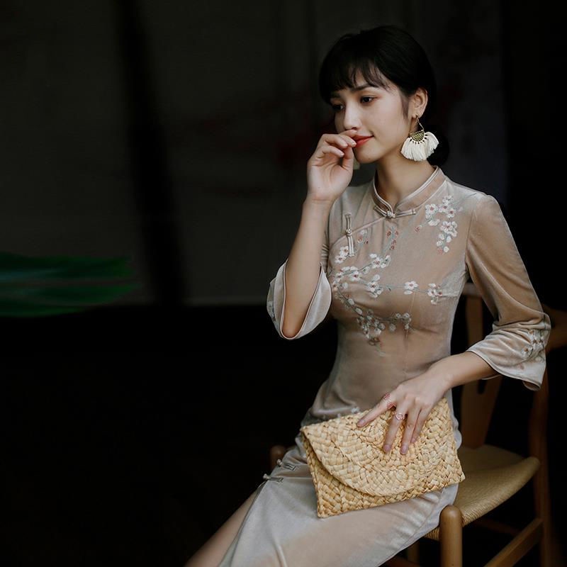 Improved cheongsam 2022 spring young embroidered Chinese style middle sleeve improved dress cheongsa